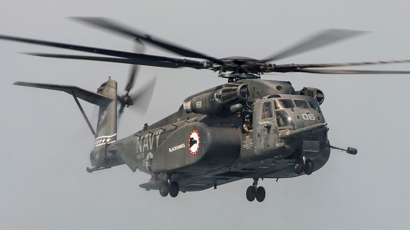 Illustration for article titled Watch This Giant MH-53E Sea Dragon Execute A Quick Stop